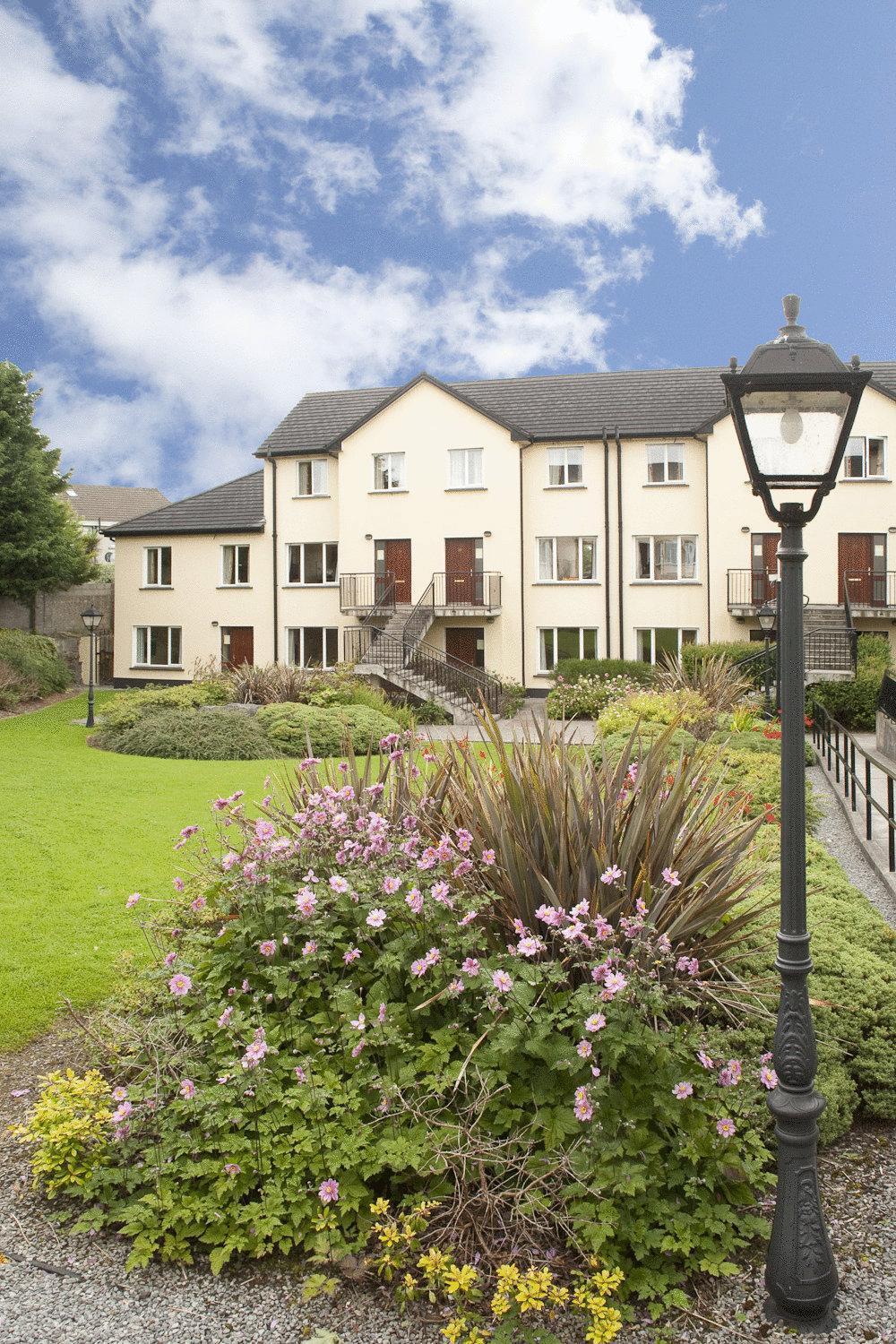 Menlo Park Apartments Galway Bagian luar foto