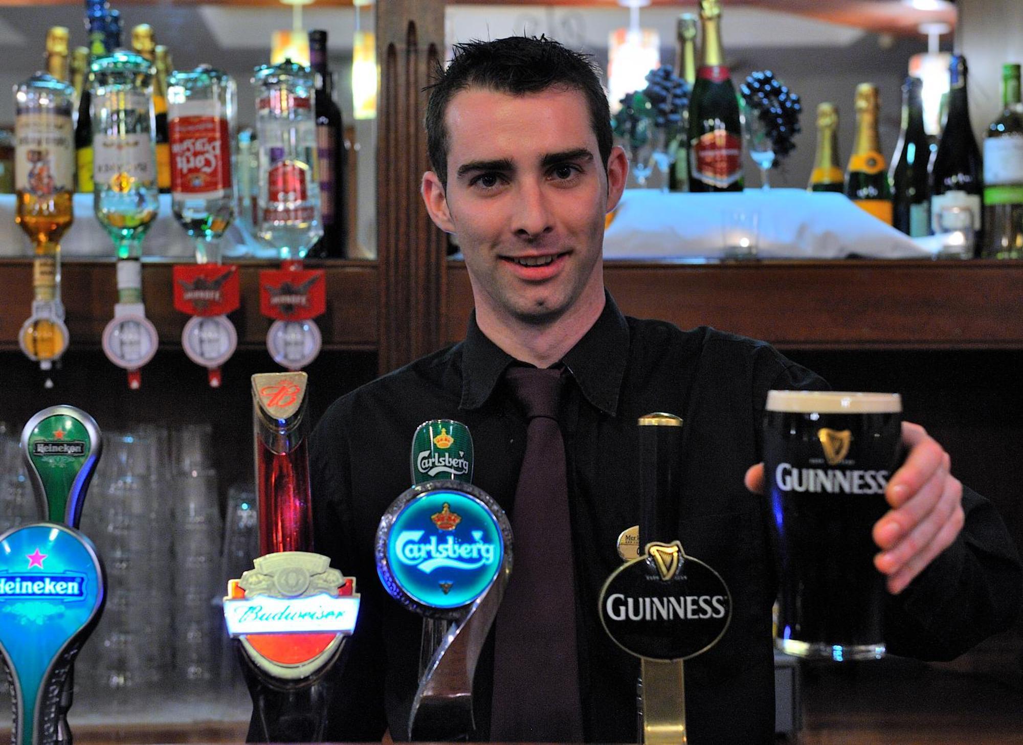 Menlo Park Apartments Galway Bagian luar foto