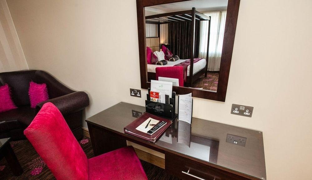 Menlo Park Apartments Galway Bagian luar foto