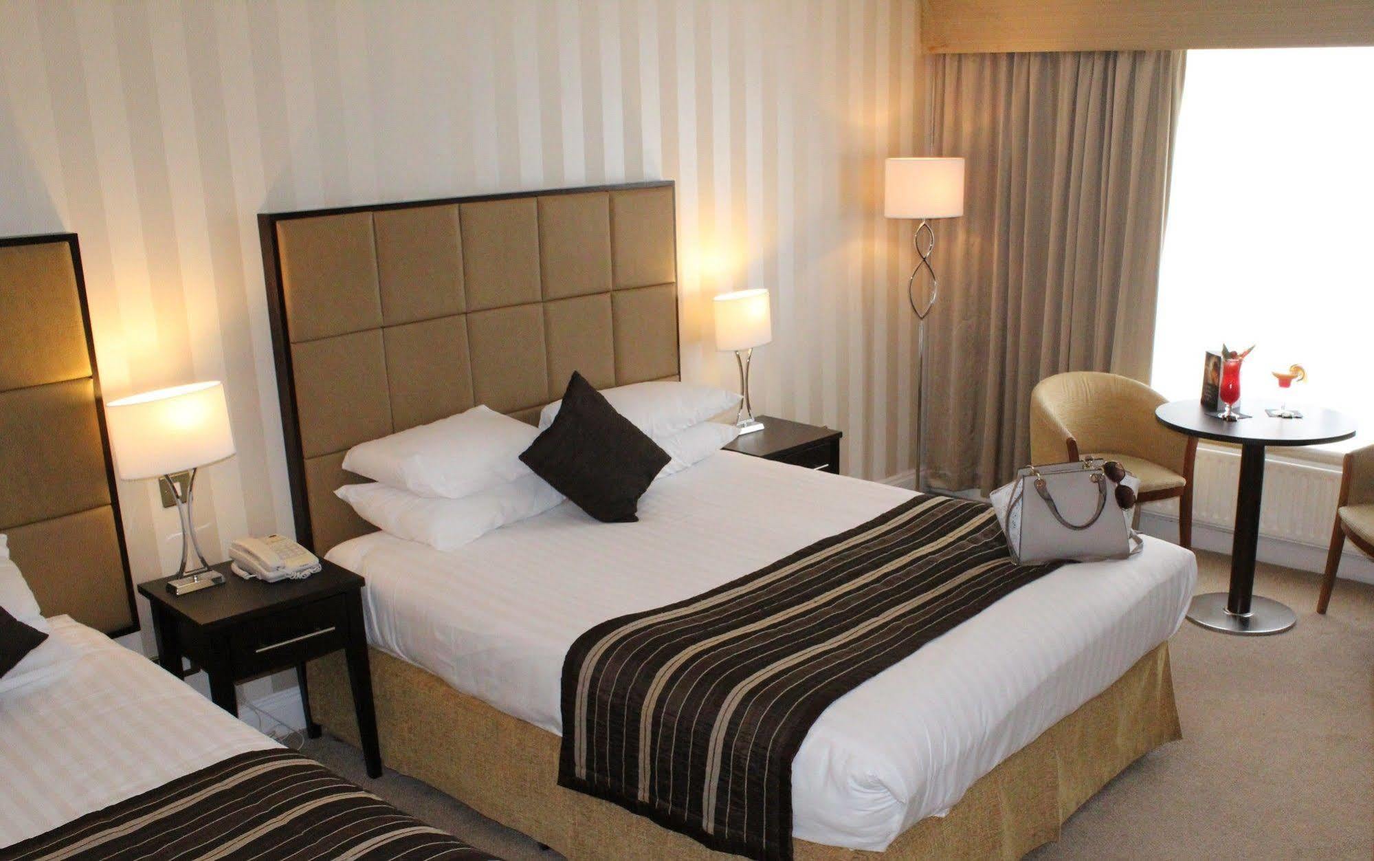 Menlo Park Apartments Galway Bagian luar foto